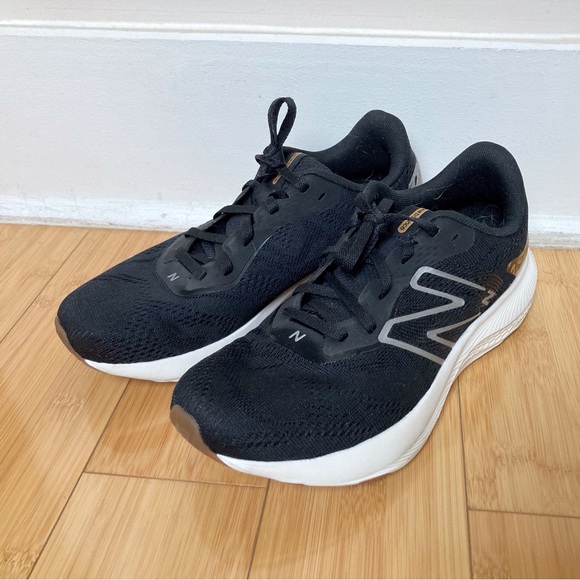 Black New Balance sneakers in leopard print, size 8 - Picture 2 of 6